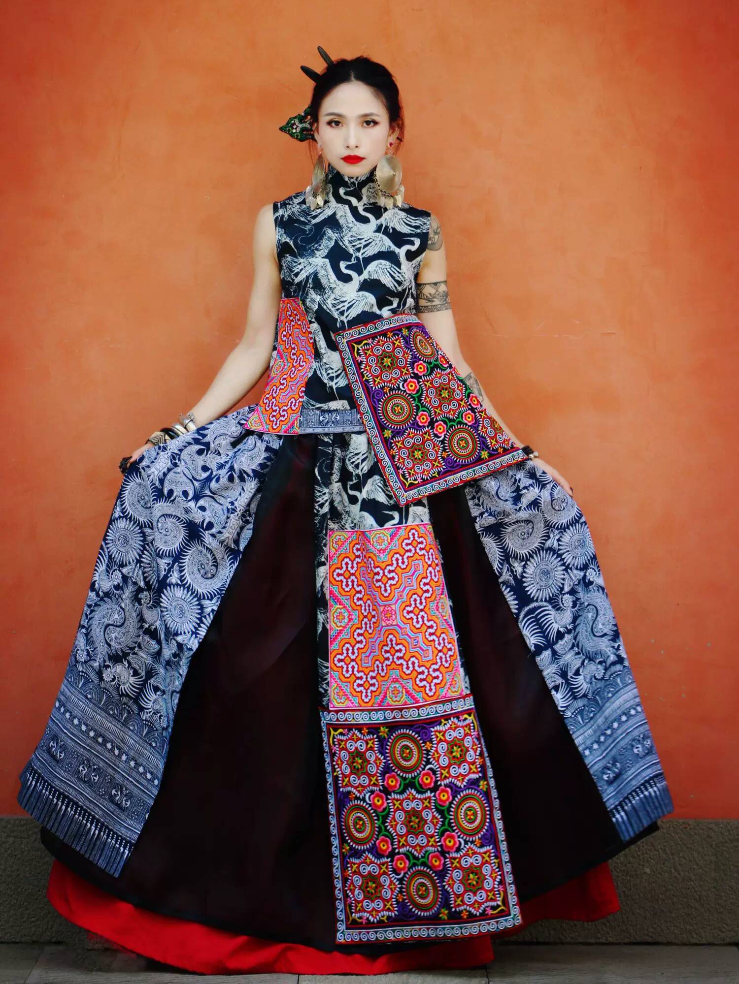 伝統的な苗江少女服 ミャオ族刺繍ポケット付き 黒鶴柄バティッ - Ethnic Clothing & Online Fashion Store Khaadi Uk のレビューと価格