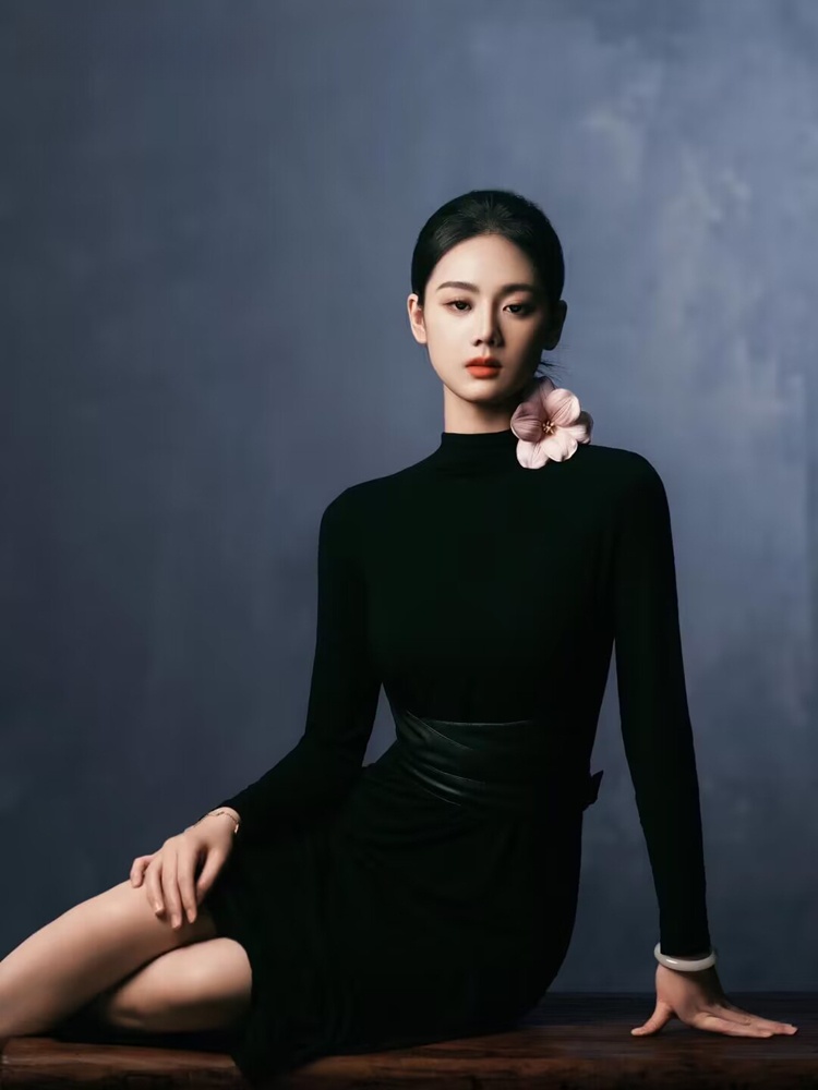2026 新ファッションシンプルなハイエンド黒ポートレート写 - Ethnic Clothing & Online Fashion Store Khaadi Uk のレビューと価格