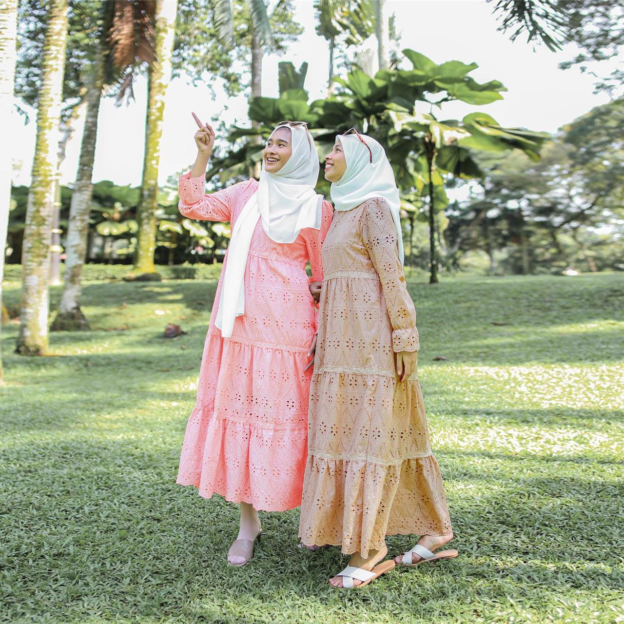 インドネシア製中空レースドレス婦人服エスニックステージ衣装花 - Ethnic Fashion Wear のレビューと価格