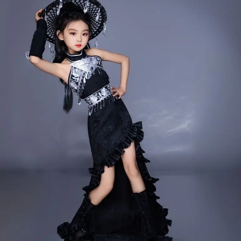 子供用スーツ トレーリングスカート 中国少数民族衣装 ランウ - Ethnic Dress Fashion Show のレビューと価格