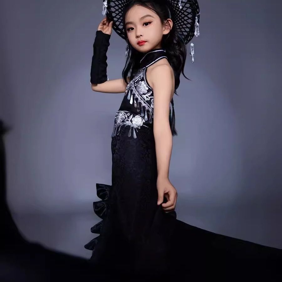 子供用スーツ トレーリングスカート 中国少数民族衣装 ランウ - Ethnic Dress Fashion Show のレビューと価格