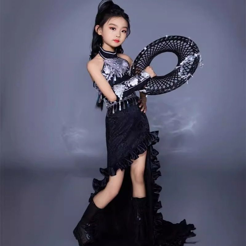 子供用スーツ トレーリングスカート 中国少数民族衣装 ランウ - Ethnic Dress Fashion Show のレビューと価格